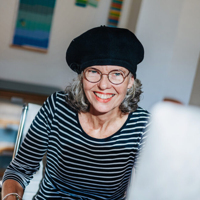 Anette am Schreibtisch - Foto © Andreas Rudolph